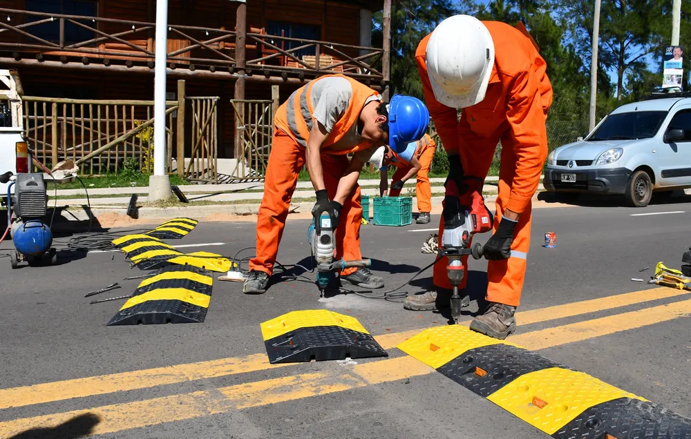 REDUCTORES Y SEÑALIZACIÓN VIAL (1)