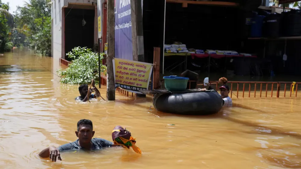 el-poblado-de-kelaniya-sri-lanka-quedo-totalmente-inundado-foto-reuters-JZPWNQUTQJCLDBOTGMB6PNQ7FM
