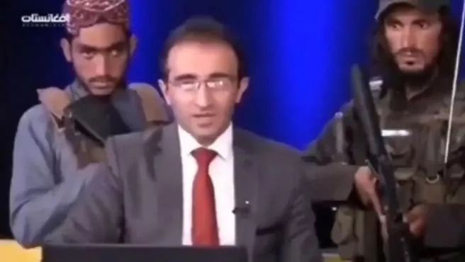 PRESENTADOR Y TALIBANES ARMADOS