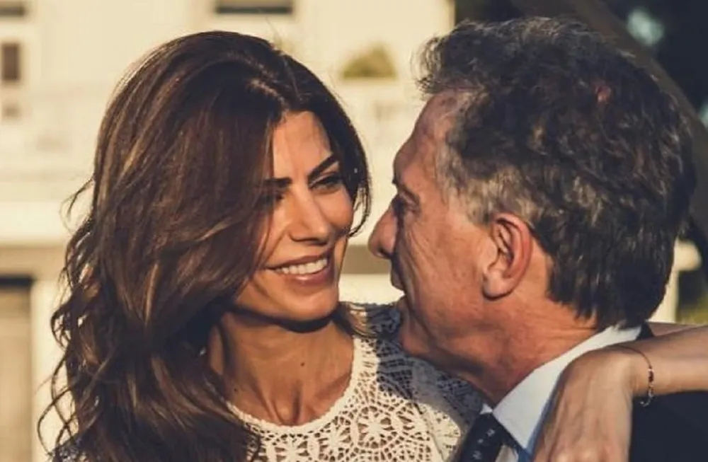 reaparecio-mauricio-macri-y-se-mostro-vacaciones-junto-juliana-awada