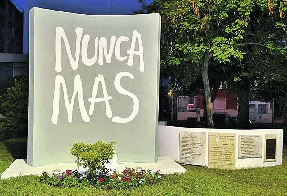Monumento nunca más
