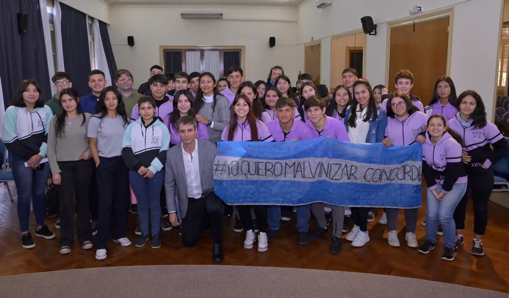 Cresto - entrevistado por alumnos - 021