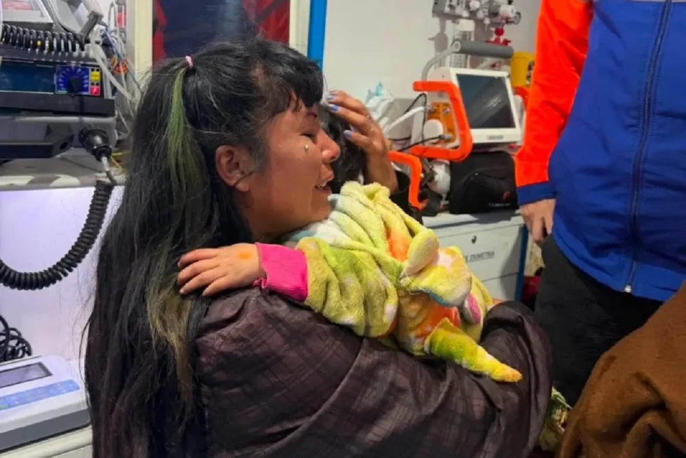 el-reencuentro-la-nena-3-anos-su-mama