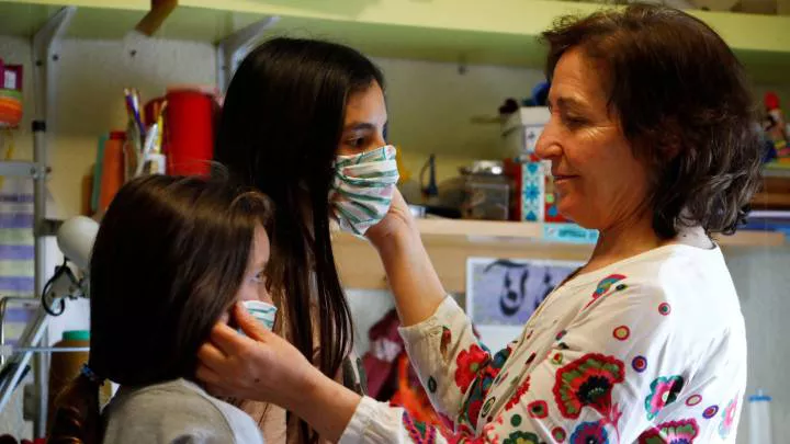 coronavirus en menores de 18 años