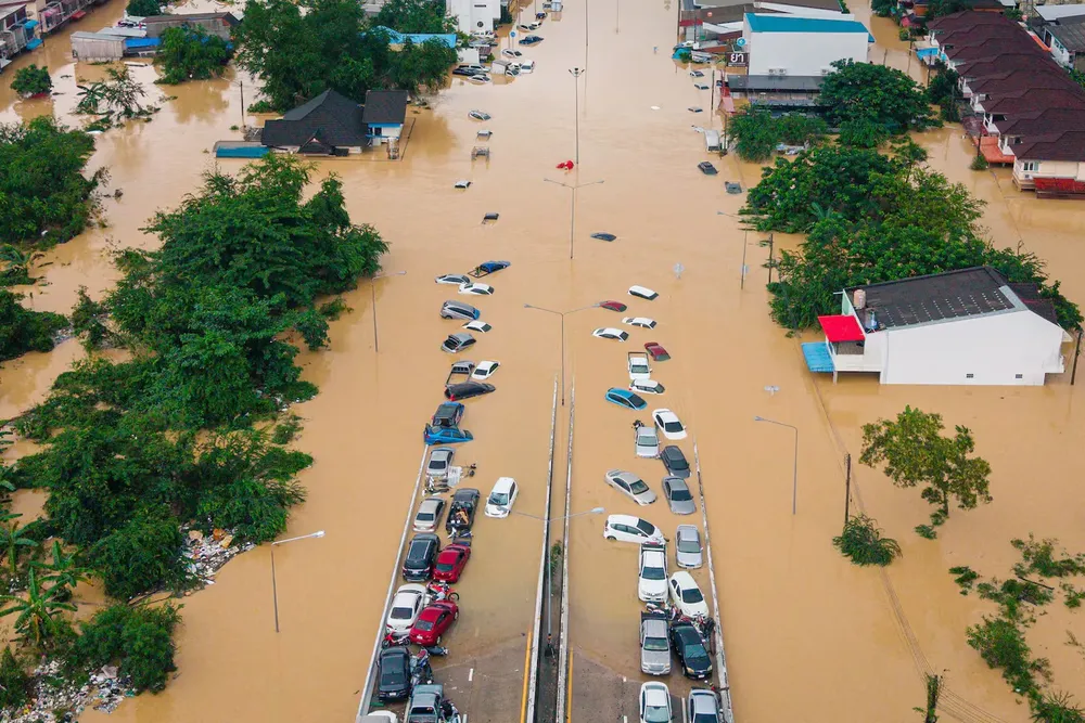 archivo-automoviles-y-casas-sumergidos-en-las-inundaciones-en-la-provincia-de-songkhla-en-el-sur-de-tailandia-el-26-de-noviembre-de-2025-foto-aparnun-chonmahatrakool-archivo-FI4QJIWNU6PJVX2QGLB6IE6ASM