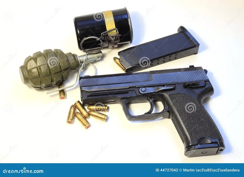 arma-granada-y-balas-44727042