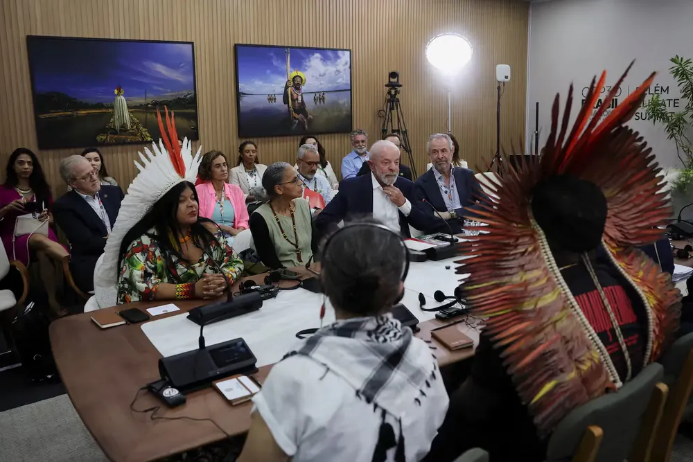 lula-da-silva-se-reunio-con-representantes-indigenas-en-su-segunda-visita-a-la-cop30-foto-reuters-3PT3HVSBAFCOO77EOFXVBYB7DQ