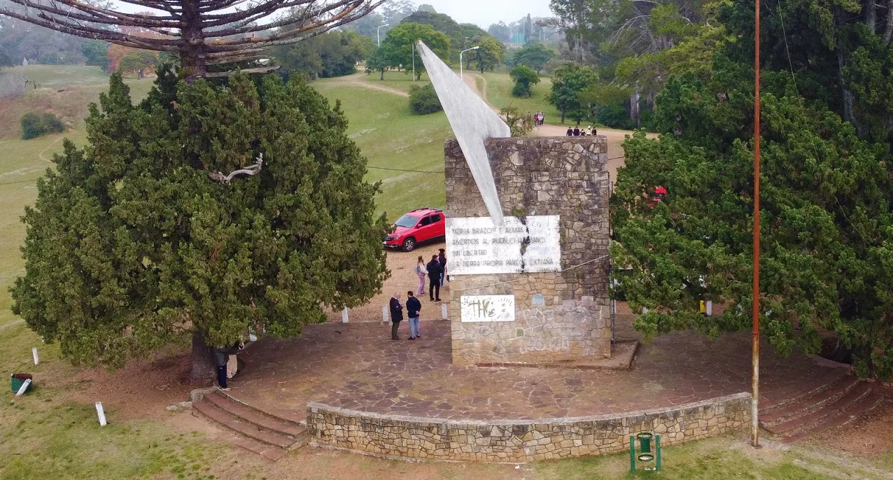 Monumento al éxodo (2)