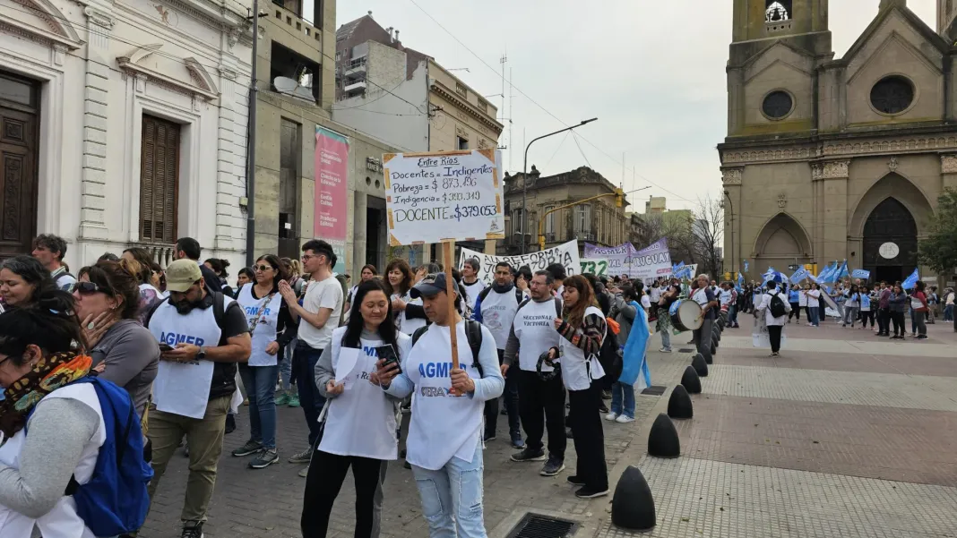 paro-docente-movilizacion-parana-2