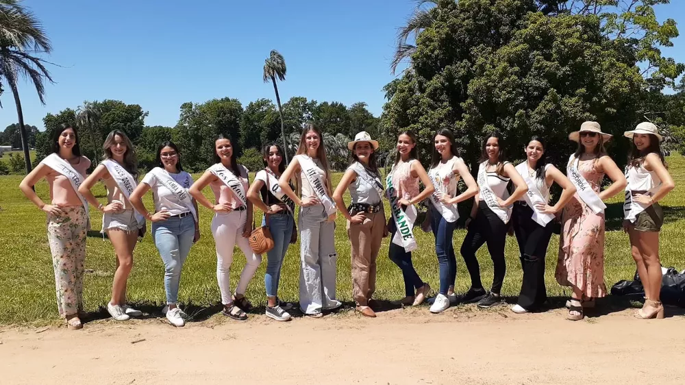 Postulantes al reinado de la Fiesta Nacional de la Citricultura (2)