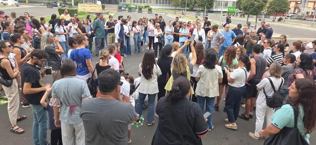 Concentracion-de-medicos-frente-a-la-Casa-de-Gobienro