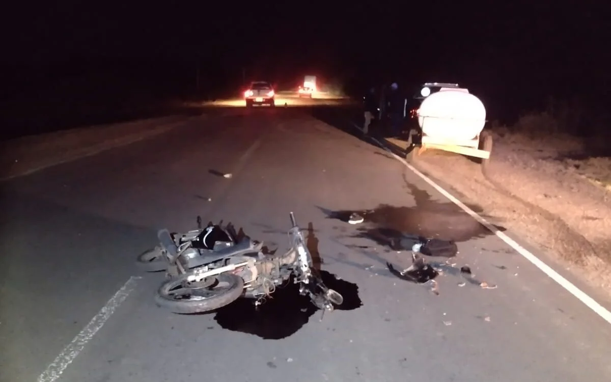 Adolescente de 17 años sufrió graves lesiones al chocar contra un tráiler sin señalización en Ruta 4