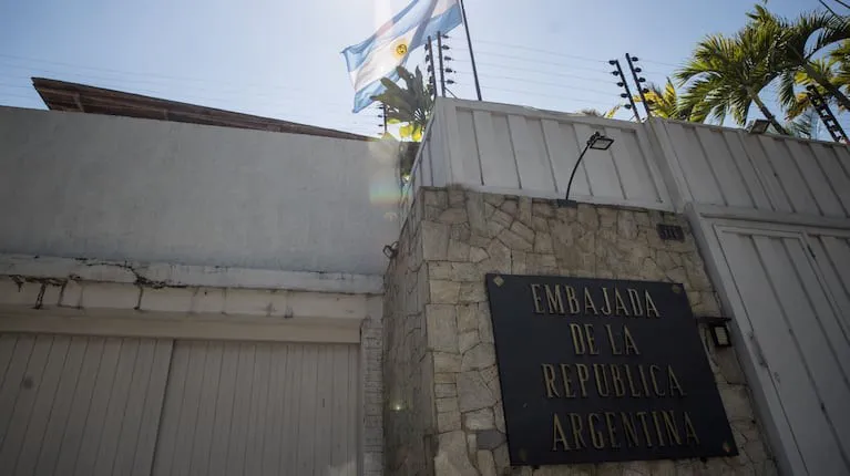 Los diplomáticos argentinos se retiraron de Venezuela.