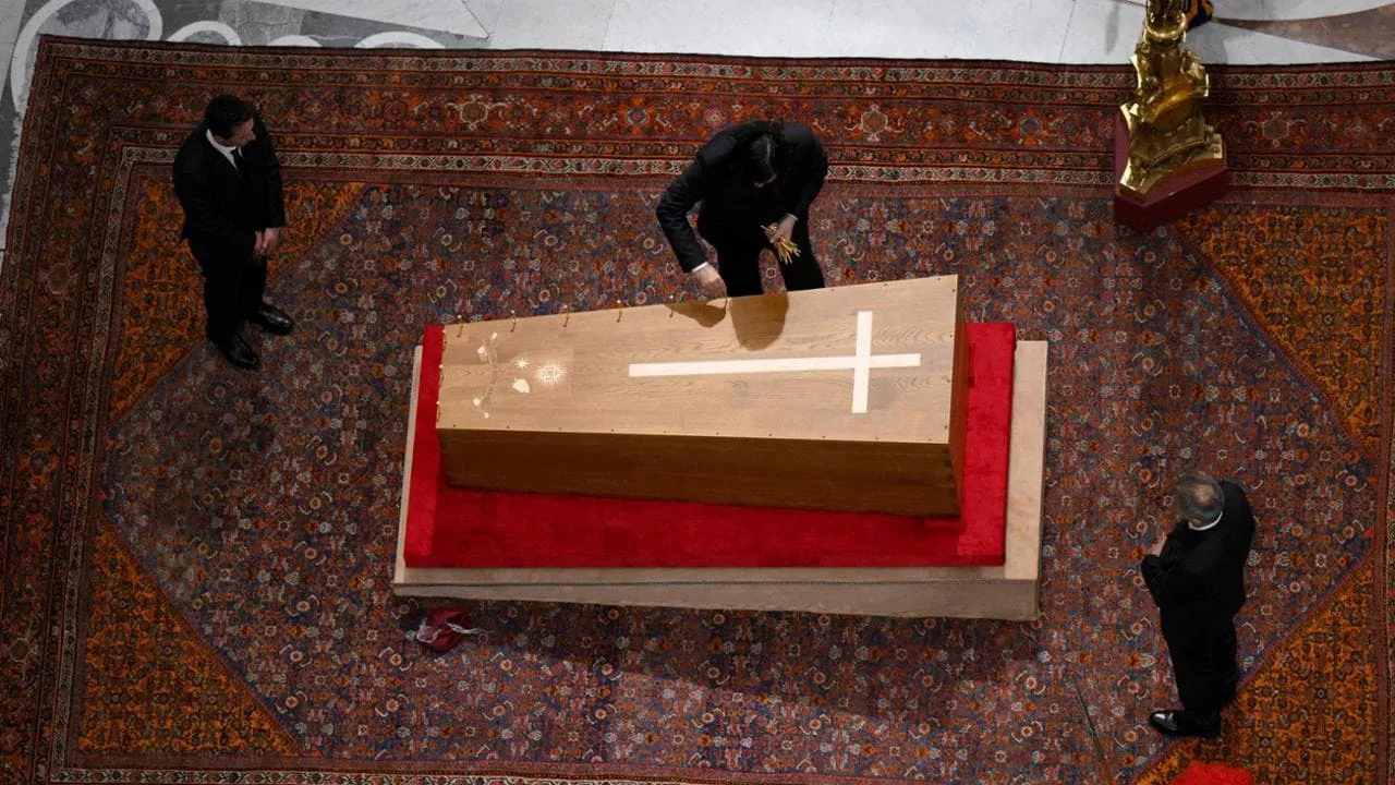 sobrio techo de madera