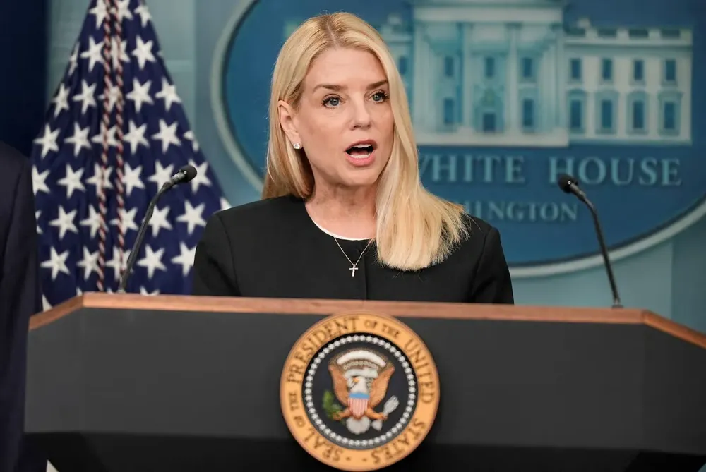 la-fiscal-pam-bondi-foto-reuters-HLQBAEOKZRGKVBOY6XVZPNLAMA