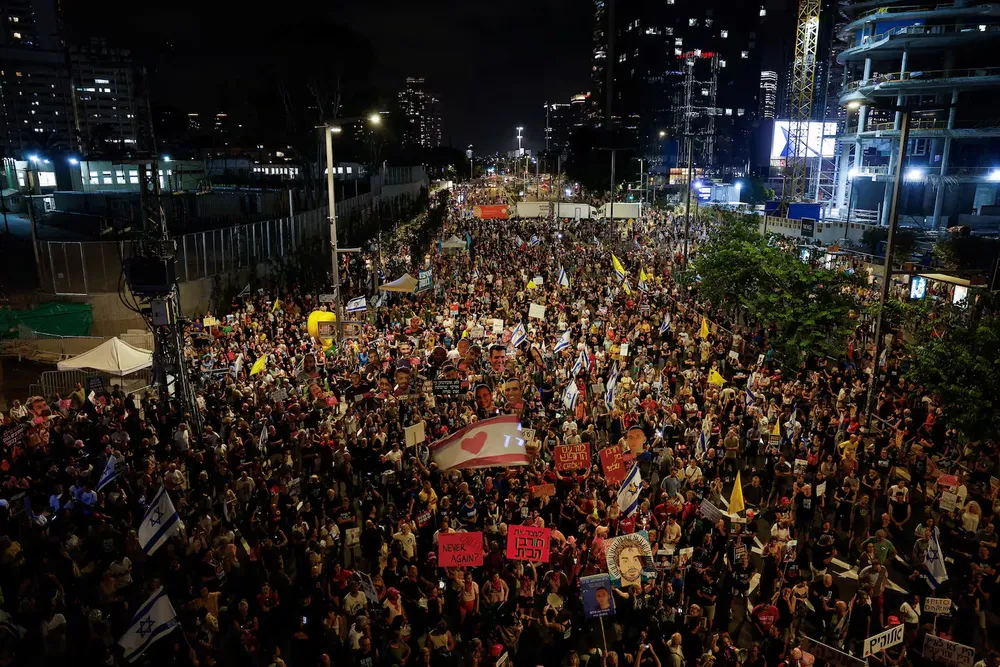 decenas-de-miles-de-personas-pidieron-la-liberacion-de-los-rehenes-en-manos-de-hamas-en-una-movilizacion-celebrada-en-tel-aviv-foto-reutersammar-awad-NIPMP3GE5OGCG74JHQWYZ3TPCM