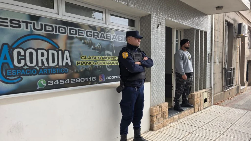 Detuvieron a un profesor de música en una causa por presunto grooming: había sido desvinculado de un colegio privado en 2025