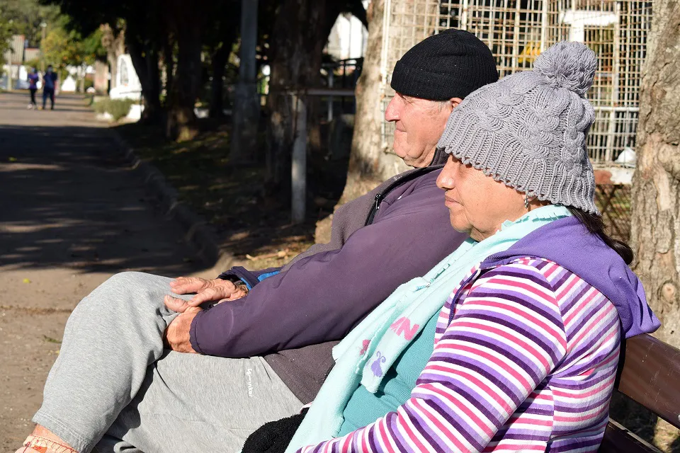 Jubilados, adultos mayores, invierno