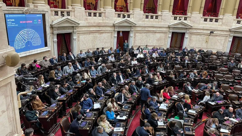 sesion-diputados-adorni