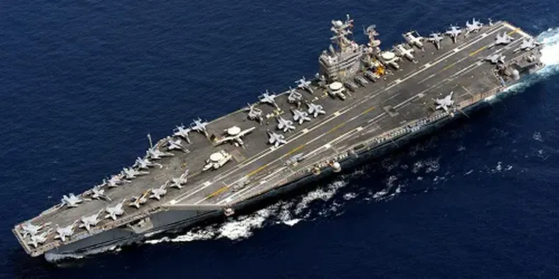 el-portaaviones-uss-abraham-lincoln-ya-navega-cerca-las-costas-iranies-el-oceano-indico