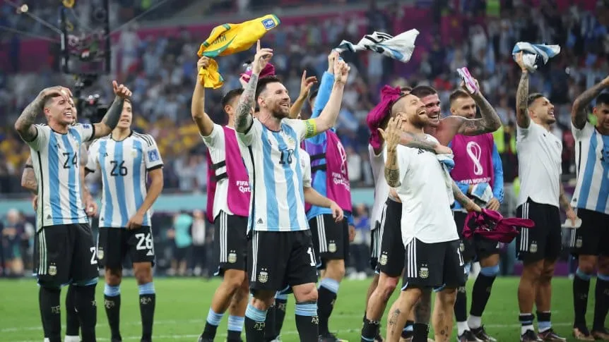 festejo-seleccion-argentina-messi-cantando_862x485