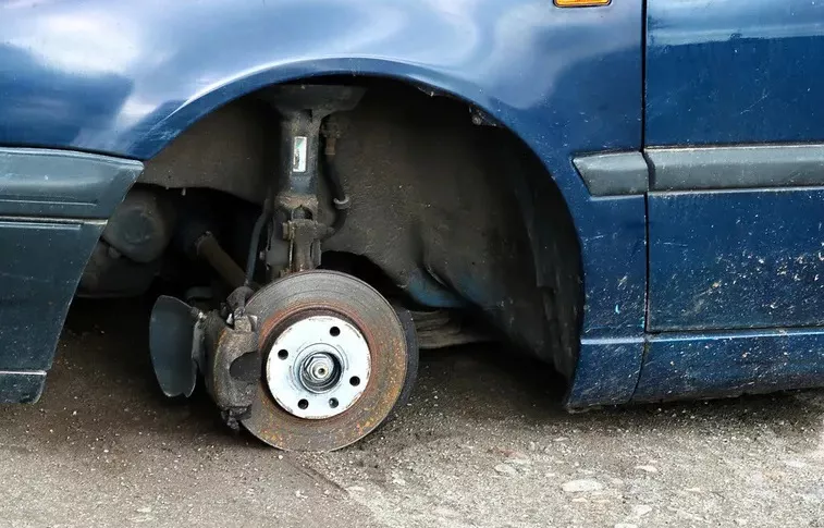 Robo de rueda de auto
