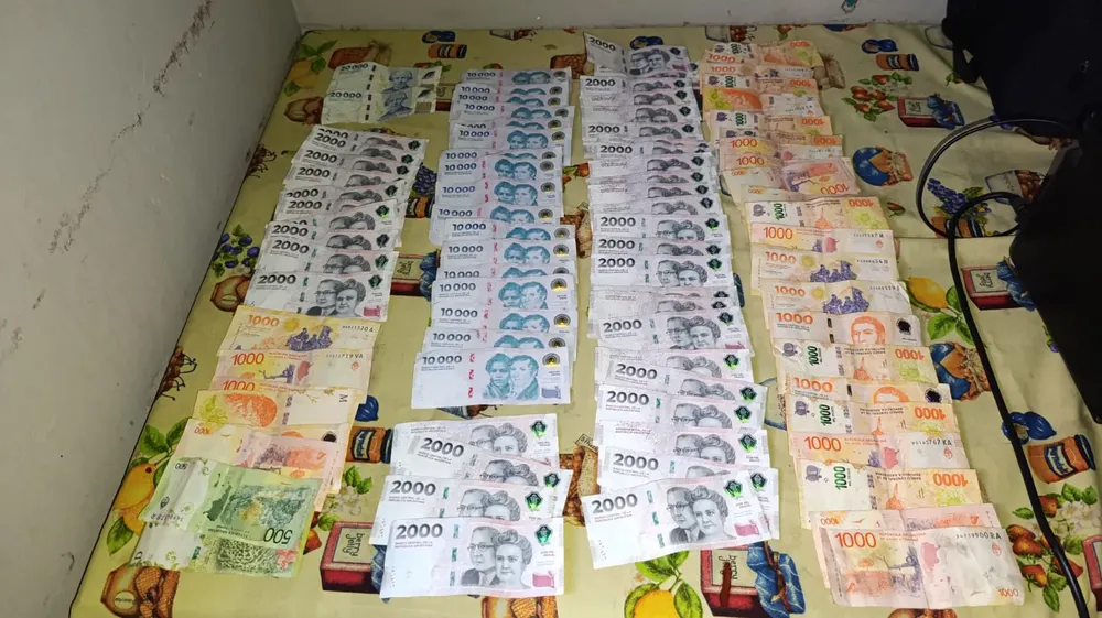 ee303938-62a9-42e1-95d9-aecec8251d40