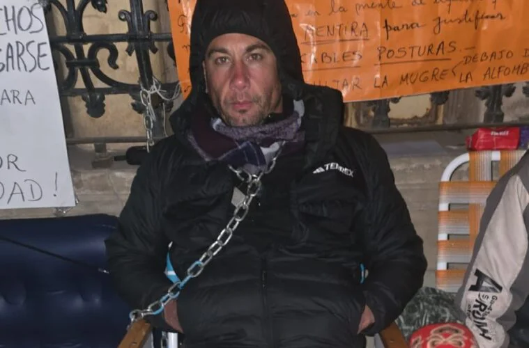 Gualeguay: un trabajador encadenado, un silencio oficial y una dignidad que no se negocia