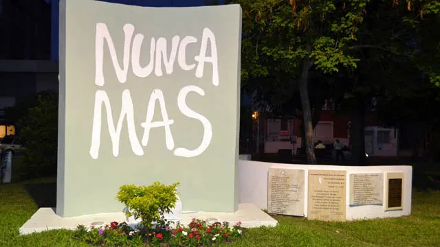 nunca más plaza urquiza
