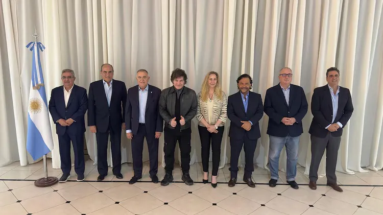 Javier y Karina Milei junto a los mandatarios del Norte