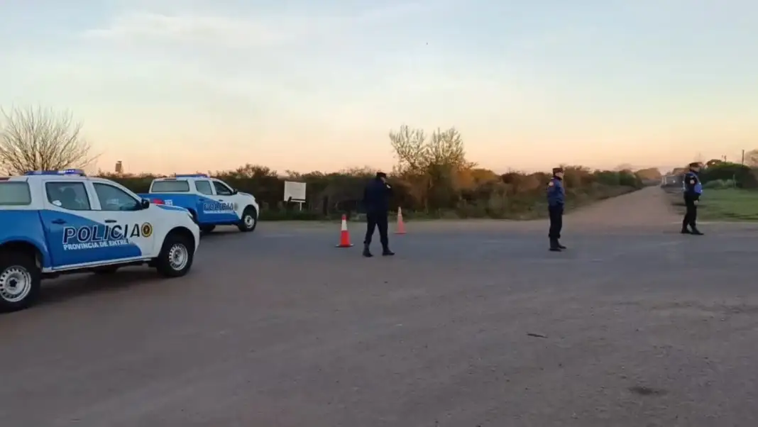 policia-murio-tras-chocar-moto-caballo-villaguay
