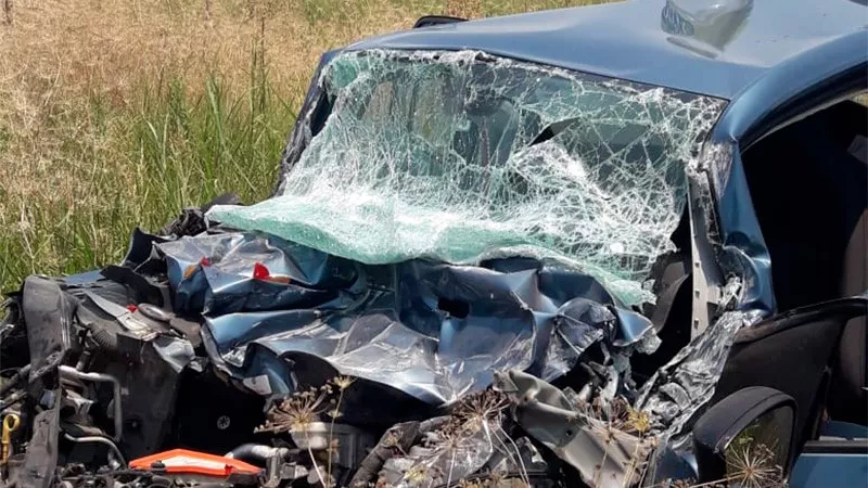 Mujer que viajaba con sus nietos se quedó dormida y chocó contra la parte trasera de un camión 01