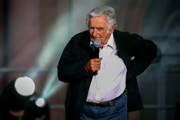 mujica 1