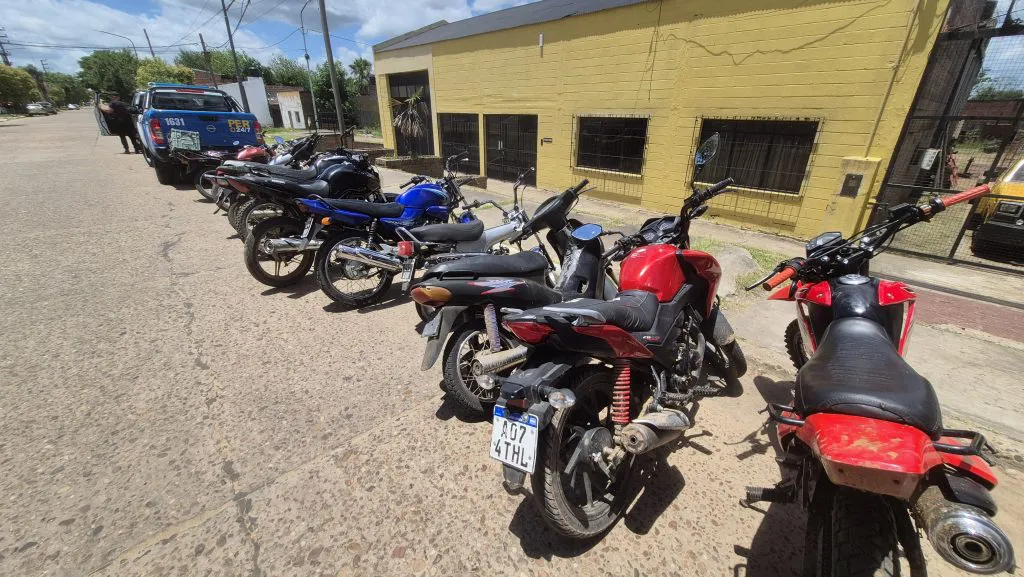MOTOS