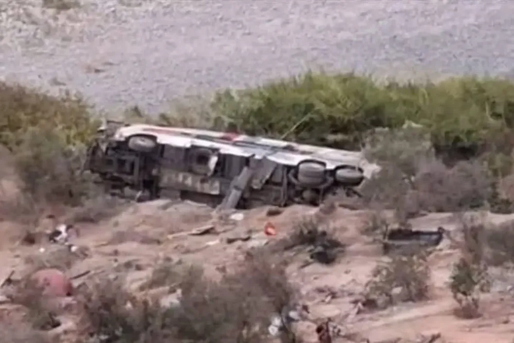 al-menos-37-muertos-en-un-accidente-en-un-micro-en-el-sur-de-peru-foto-cortesiadiario-correo-BY3ZPM6