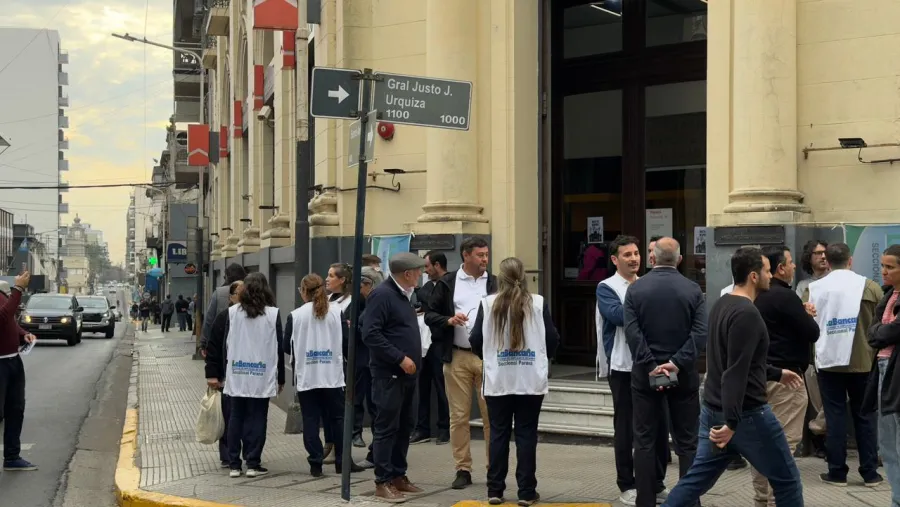 protesta-banco-hipotecario-parana.jpeg