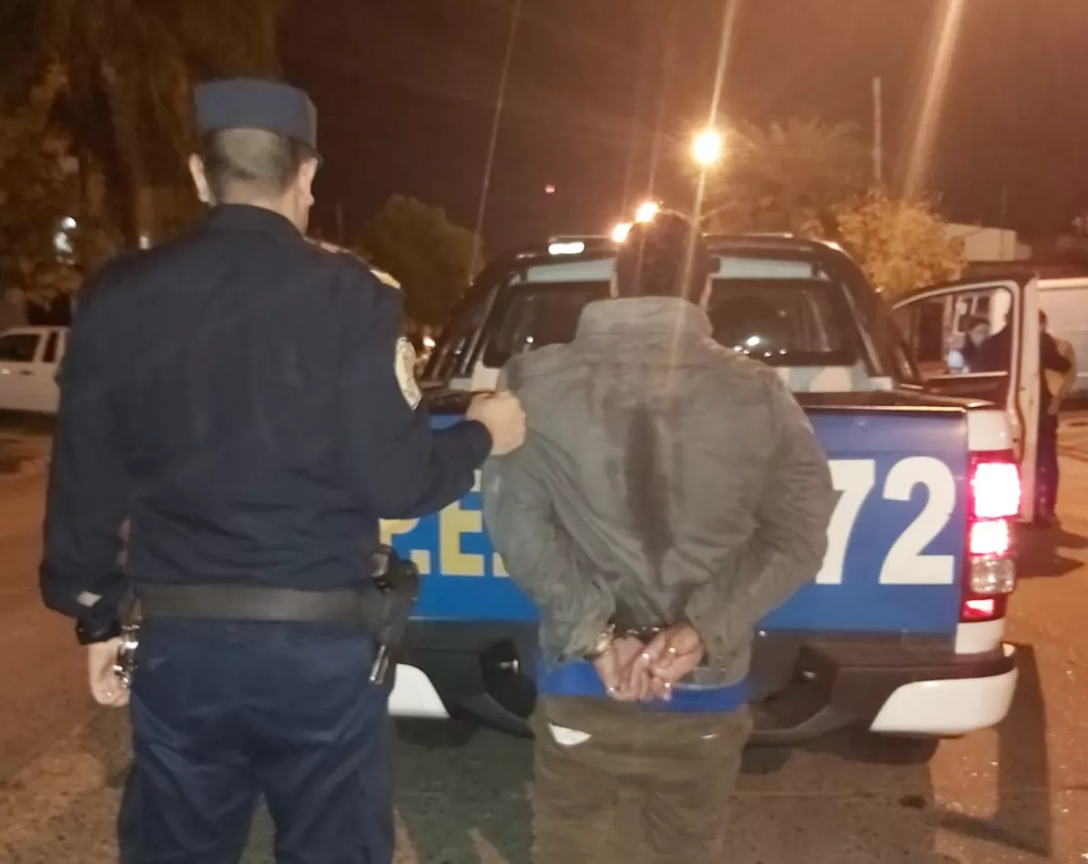 Robó El Celular De Una Joven De Un Manotazo E Intentó Escapar