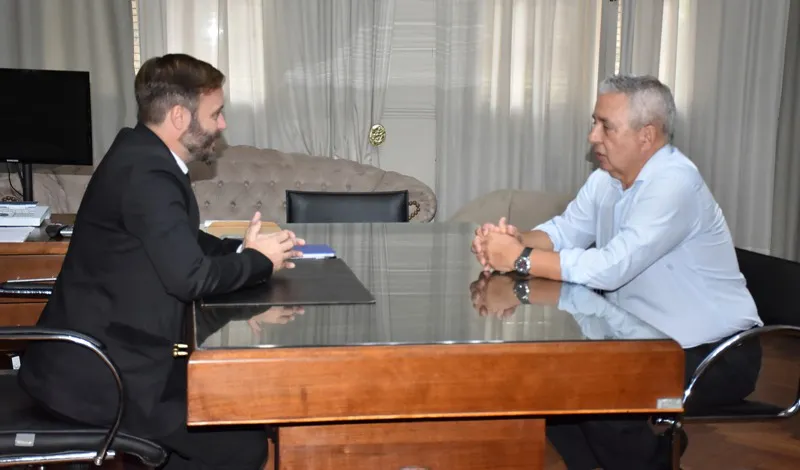 Azcué - cónsul uruguayo (1)