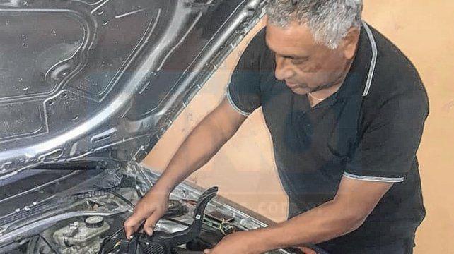 Jubilado docente creó el primer auto eléctrico de Entre Ríos