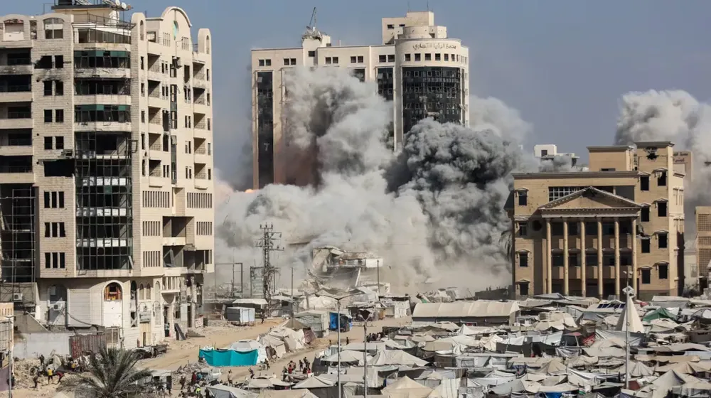 un-bombardeo-israeli-contra-un-edificio-cerca-de-un-campamento-de-refugiados-en-ciudad-de-gaza-foto-afpomar-al-qataa-7WQQLBWMXBHXZGHBDKFWQAKFDY