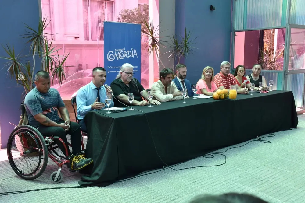 GALLI CON OTROS QUE SE FUERON