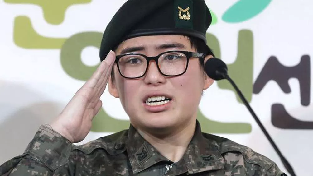 Byun Hee soo en el momento de hacer su denuncia por discriminación
