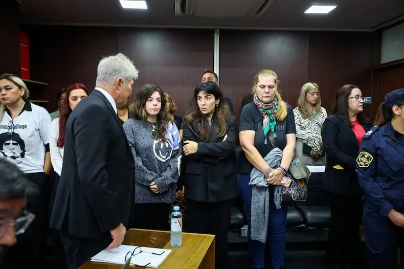 dalma-gianinna-y-jana-maradona-en-el-juicio-por-la-muerte-del-astro-argentino-reuters-agustin-marcarian-nys2rx2owsl5aqegn7efwrt3wi