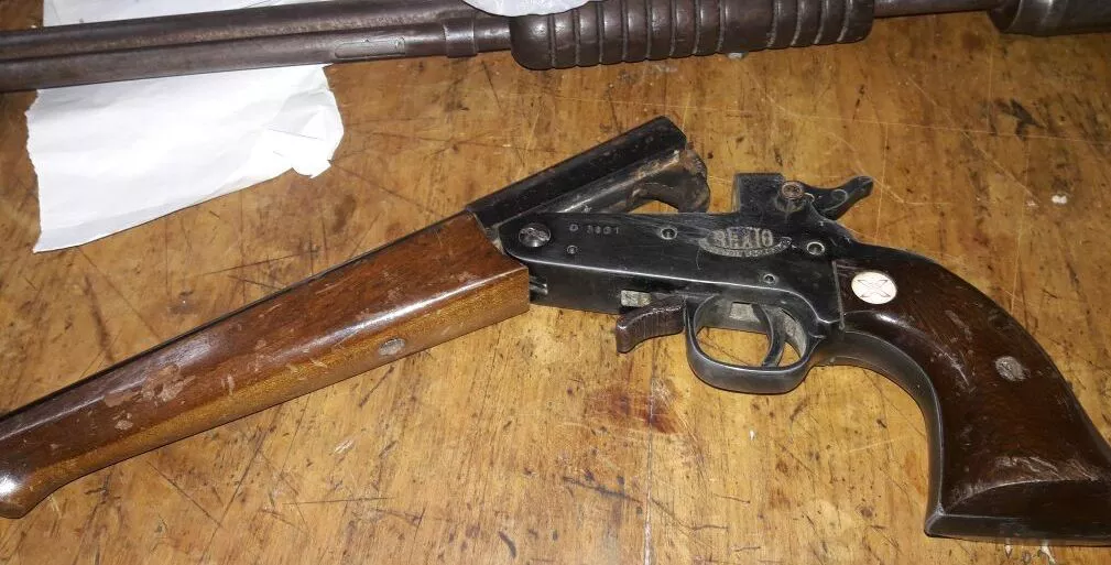 PIRÓMANO CON ARMAS DE FUEGO