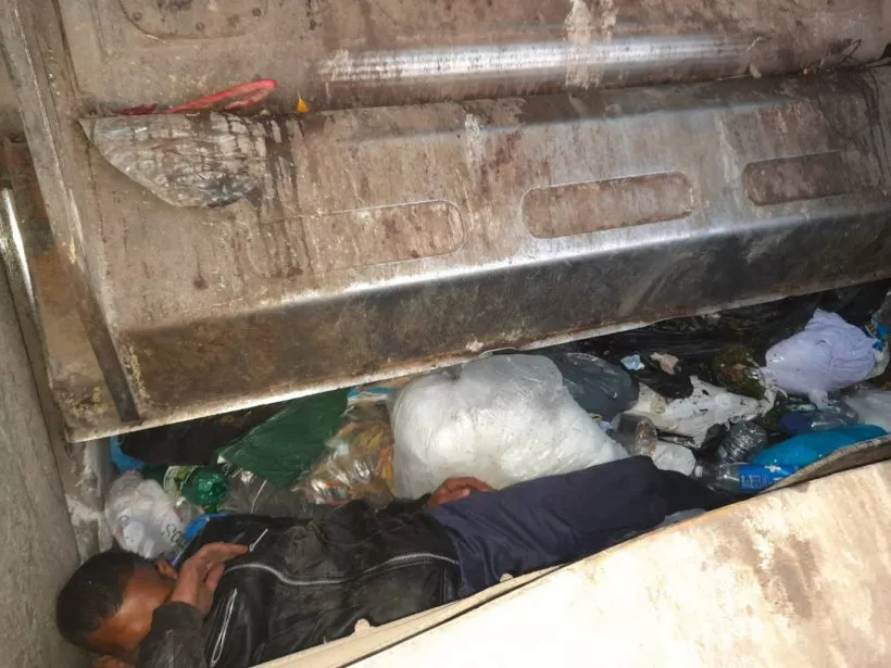 COMPACTADOS COMO BASURA