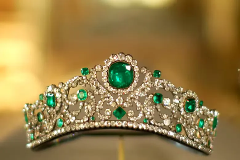 reabrio-el-museo-del-louvre-tras-el-robo-de-las-NPRY5KEPSREADOMA2ONBM35LPY