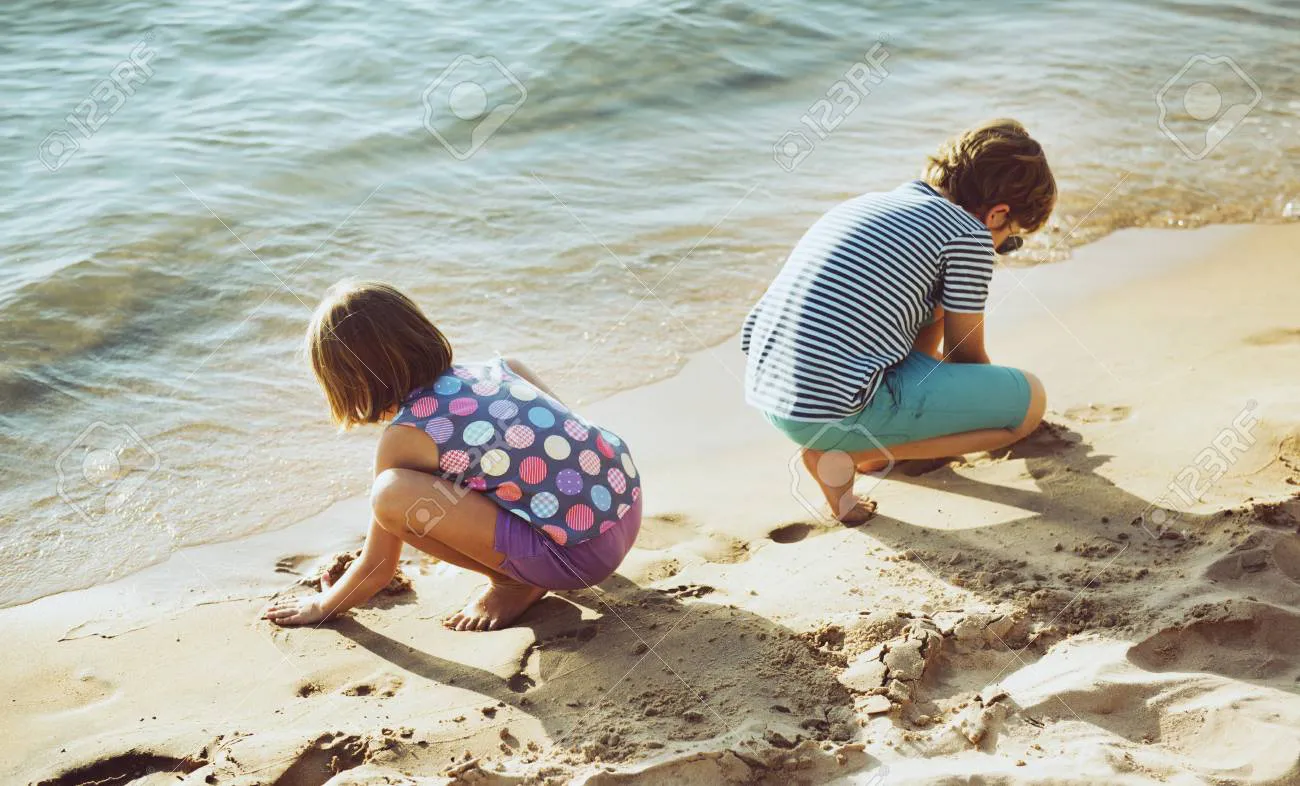 81635509-little-children-playing-sand-by-the-seashore