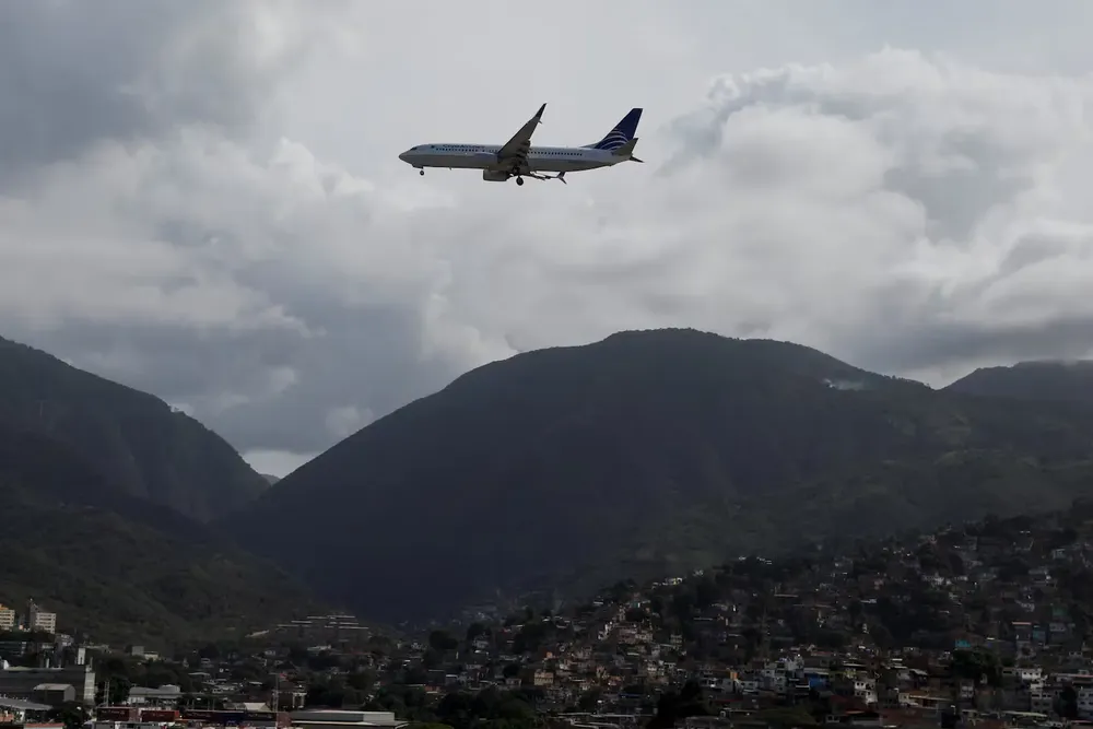un-avion-de-copa-airlines-sobrevuela-el-aeropuerto-internacional-de-caracas-foto-reutersleonardo-fernandez-viloria-VRMOBIY6S4LH67JNFNMCHLWHKY