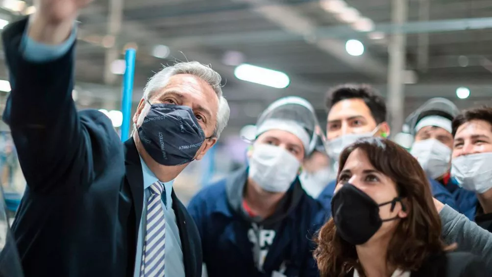 El mandatario, además, visitará la fábrica de envases Ball, en Almirante Brown.
