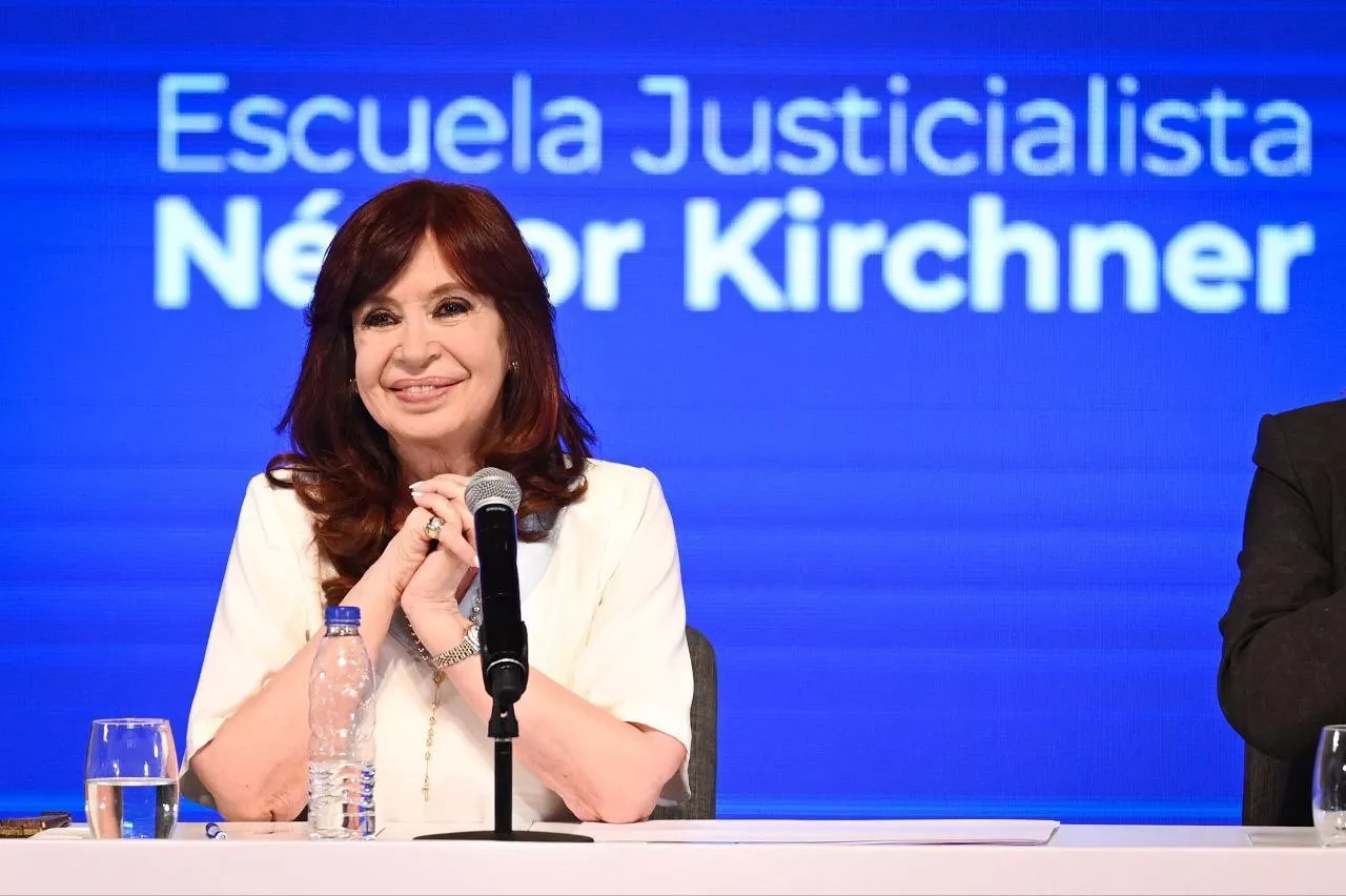 La vicepresidenta Cristina Kirchner presidió un acto en el Teatro Argentino de La Plata